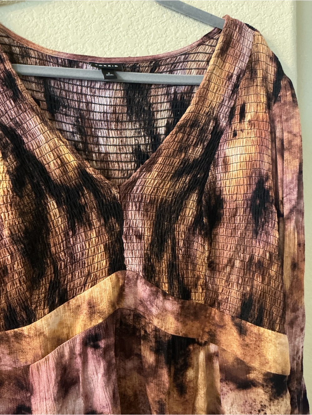 Torrid Tie-Dye V-Neck Babydoll Long Sleeve Top - 2X - Picture 2 of 6